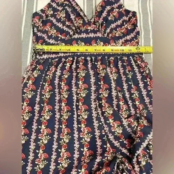 ✨Jessica Simpson Romper size small floral blue with ruffle hem - Picture 3 of 8